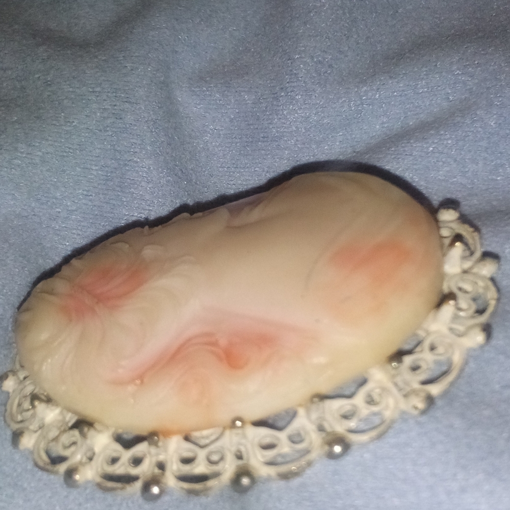 Vintage Lovely Cameo Brooch Pendant - Picture 5 of 8